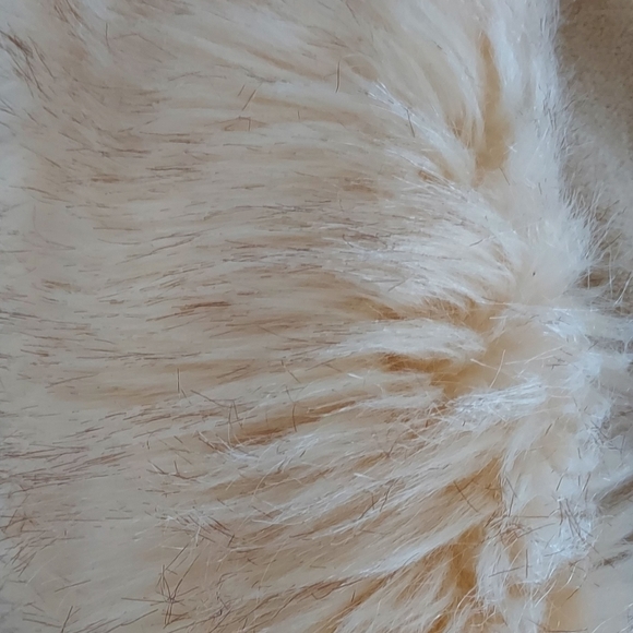 Cream Faux Fur Throw - Picture 2 of 10